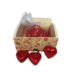 Baúl con corazones de chocolate
