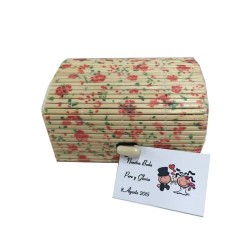 Baúl de flores y lata de aceite de 125 ml.