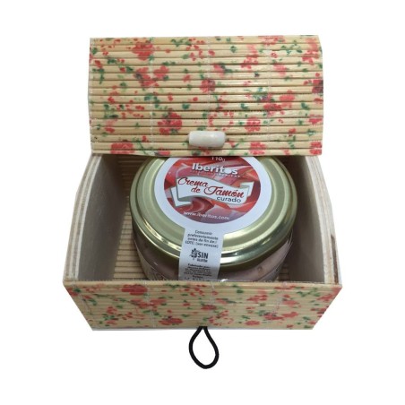 Detalles de empresa con baúl y crema de york