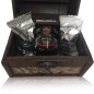 Baúl madera con mapa con bombones de higo rabito royale y mermelada de cereza Baúl madera con mapa con bombones de higo rabito royale y mermelada de cereza