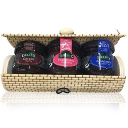 Baúl mimbre beige con surtido de mermeladas para regalo