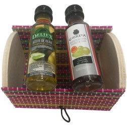 Baúl con aceite de oliva y vinagre en miniatura