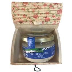 Baúl de flores y crema de queso para regalo