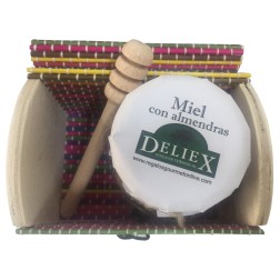 Baúl de colores, miel con almendras y palo catador para empresas