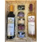 Lote Especial con vinos Tiara, patés y queso.