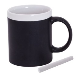 Taza de cerámica y pizarra
