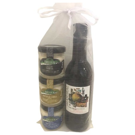 Vino Mayoral y tarros de queso para regalos