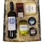 Estuche Gourmet Sencillo Aperitivo, Paté, Queso, Vino Rioja, Rabitos Royale y Aceitunas. Estuche Gourmet Sencillo Aperitivo, Paté, Queso, Vino Rioja, Rabitos Royale y Aceitunas.