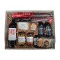 Cesta con Vino tinto, Cerveza, Embutidos y Aceitunas para Compartir Cesta con Vino tinto, Cerveza, Embutidos y Aceitunas para Compartir