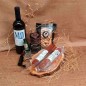 Estuche regalo barato y completo con ibéricos, pate, vino y accesorios. Estuche regalo barato y completo con ibéricos, pate, vino y accesorios.