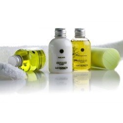Lote con miniaturas de cosmética bienvenida de La Chinata