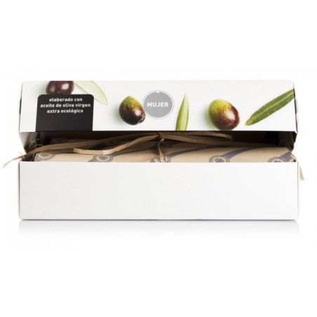 Pack con productos de cosmética natural para mujer