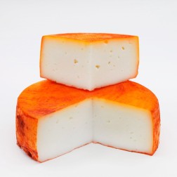 Queso de cabra semicurado con pimentón de la Vera